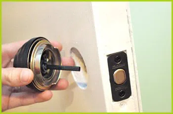 Expert Locksmith Services Detroit, MI 313-437-4522 - 12-changing-locks